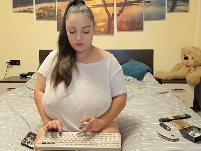 adellineee live cam preview