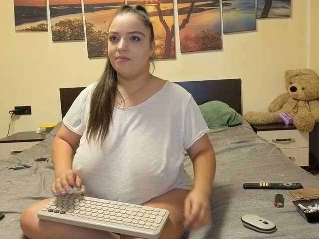adellineee, live now on BongaCams