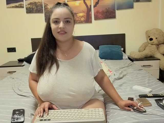 adellineee live cam on BongaCams