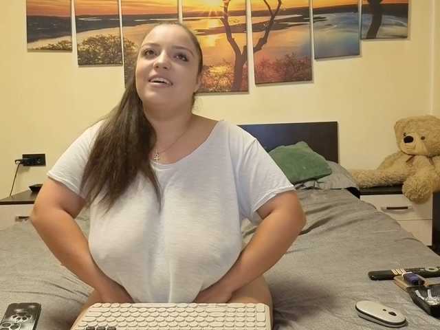adellineee live cam on BongaCams