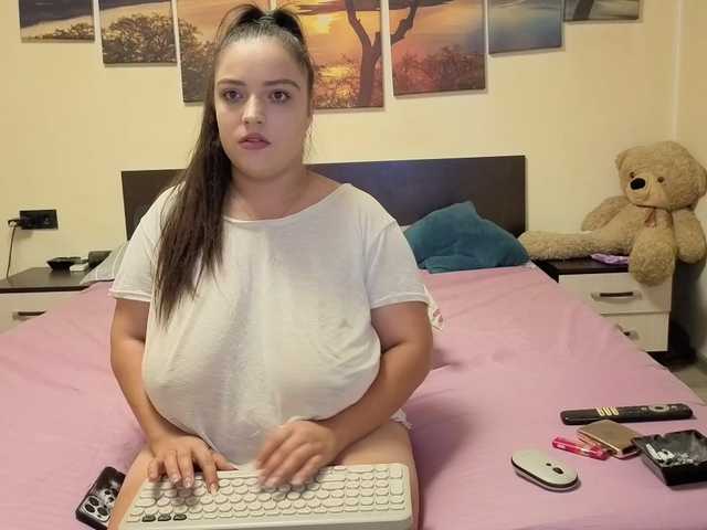 adellineee live cam on BongaCams