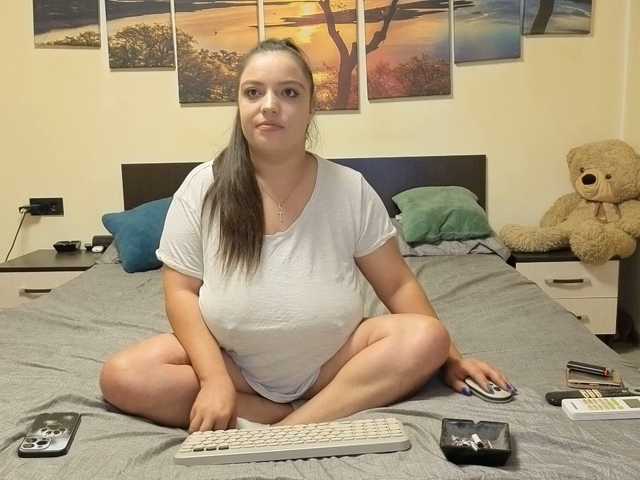 adellineee live cam on BongaCams