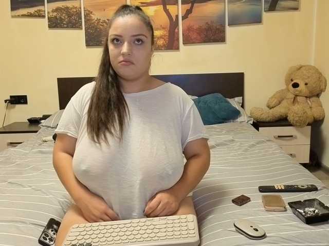 adellineee live cam on BongaCams