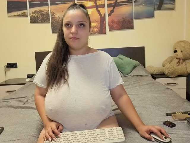 adellineee live cam on BongaCams