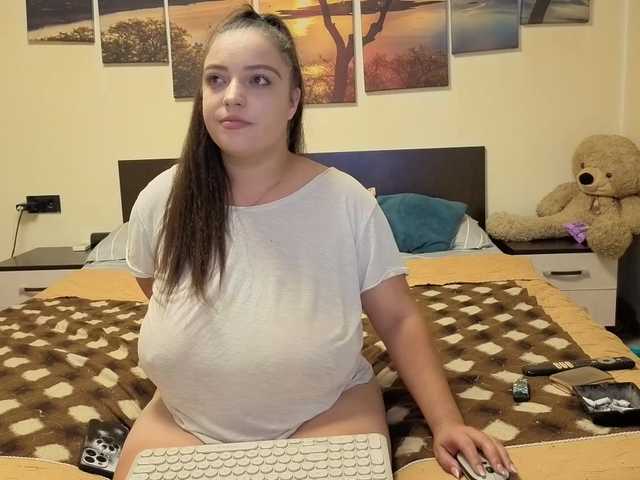 adellineee live cam on BongaCams