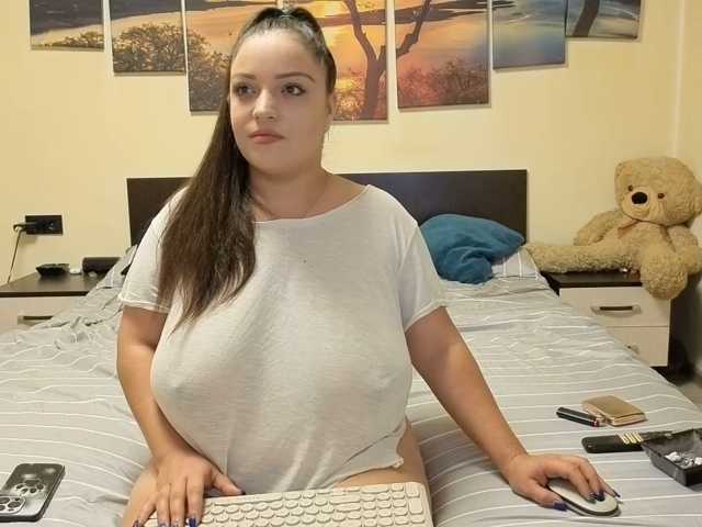 adellineee live cam on BongaCams