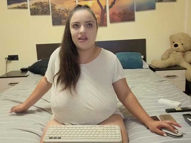 adellineee live cam on BongaCams