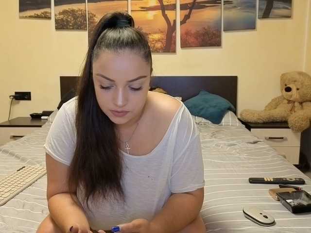 adellineee live cam preview