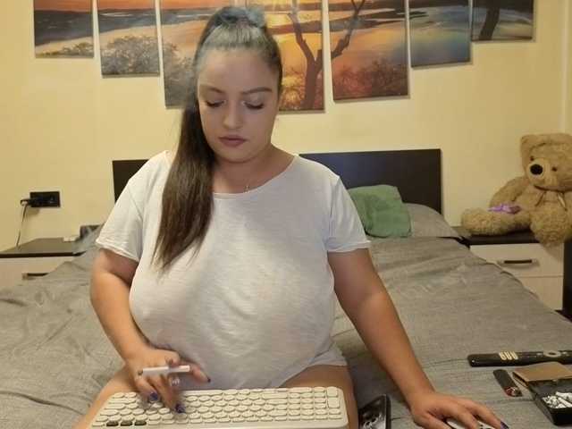 adellineee live cam on BongaCams