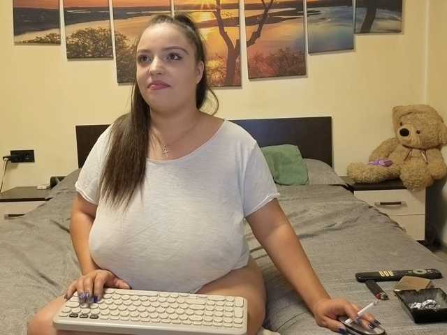 adellineee, live now on BongaCams