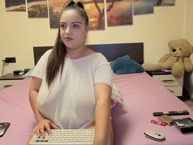 adellineee live cam preview