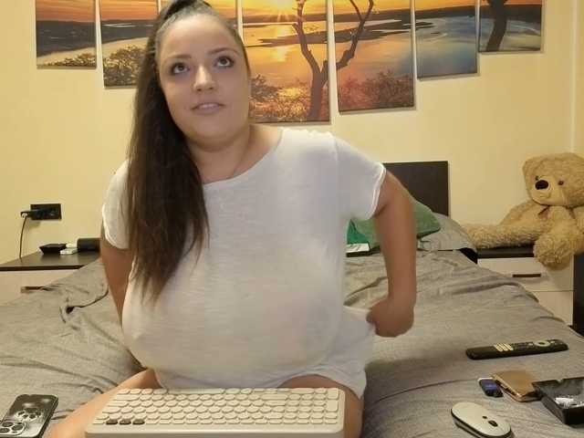 adellineee live cam on BongaCams