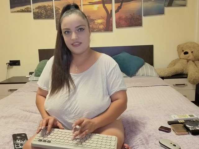 adellineee live cam on BongaCams
