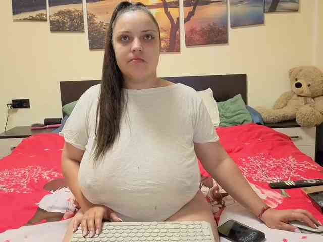 adellineee Live Webcam on BongaCams