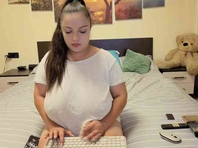 adellineee webcam