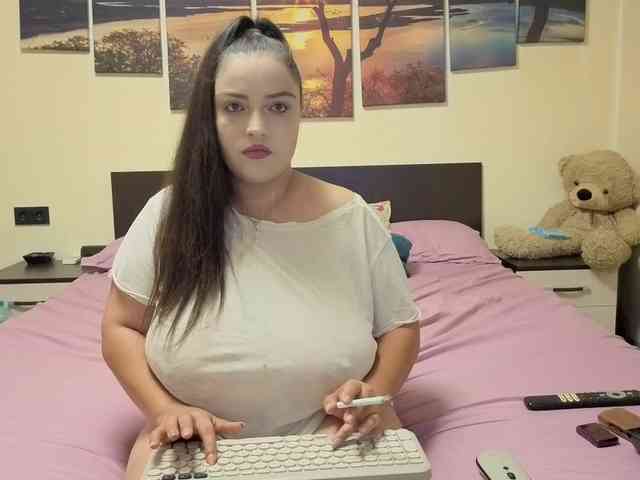 adellineee Live Webcam on BongaCams