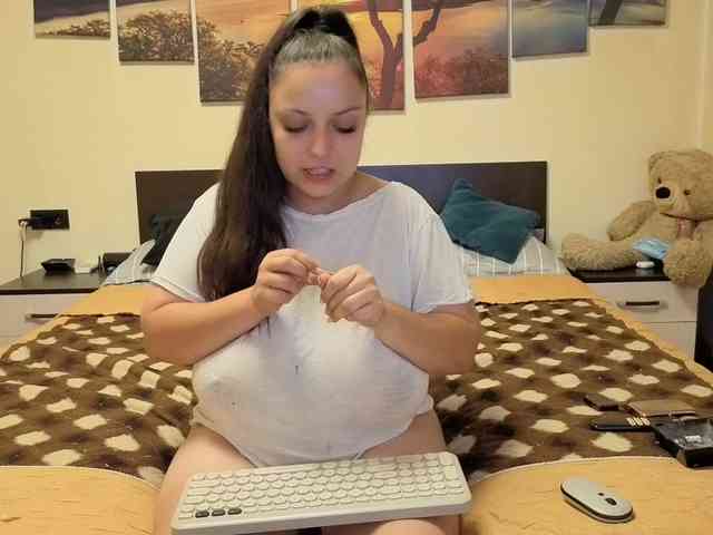 adellineee webcam