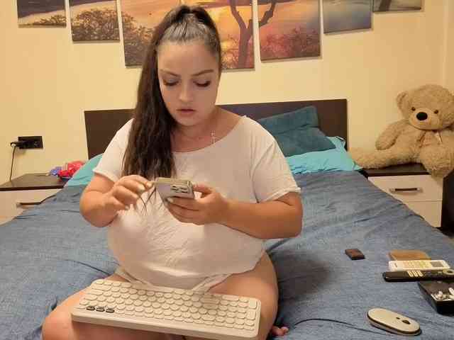 adellineee webcam