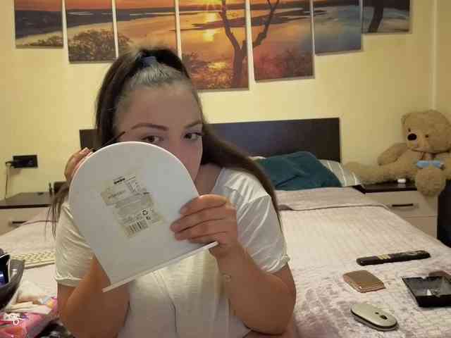adellineee webcam