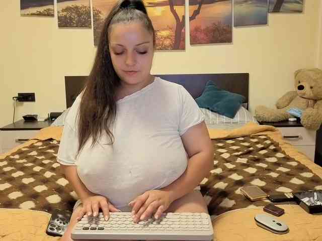 adellineee webcam
