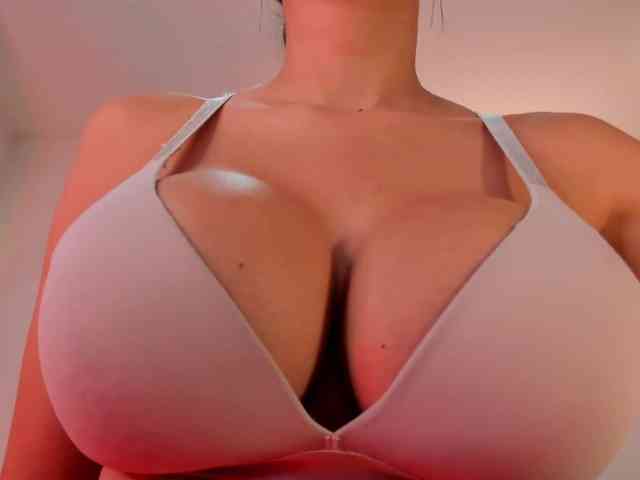Model: SaraParker
