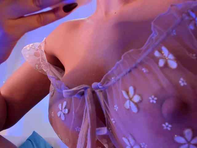Model: SaraParker