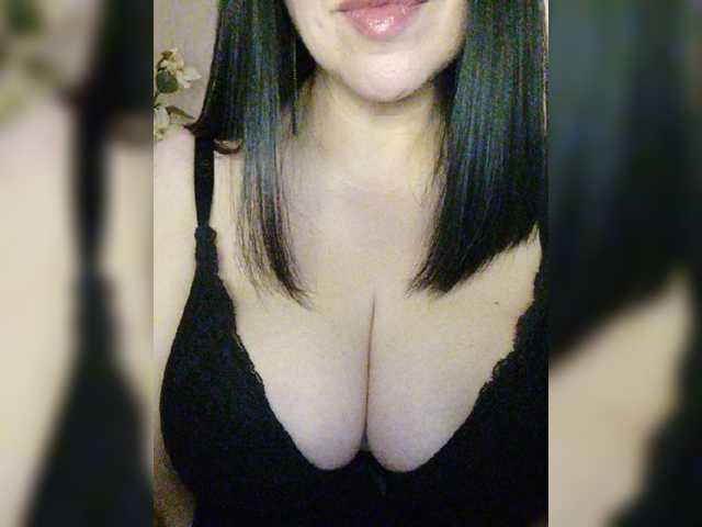 VikaBigSize, en vivo ahora en BongaCams