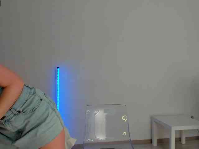 -Janice- webcam