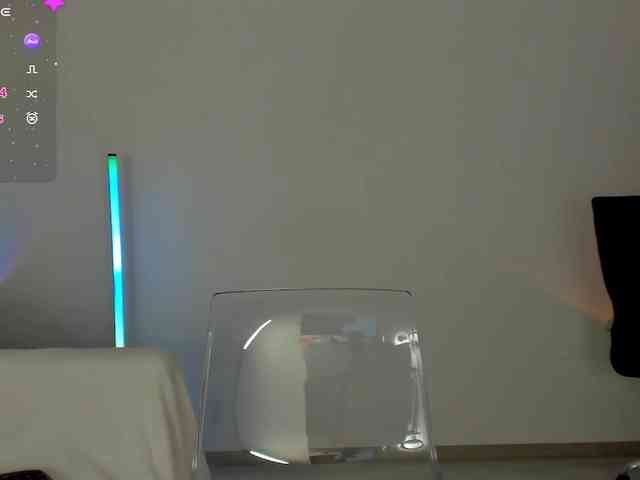-Janice- webcam