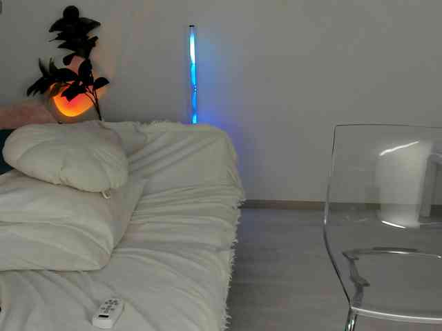 -Janice- webcam