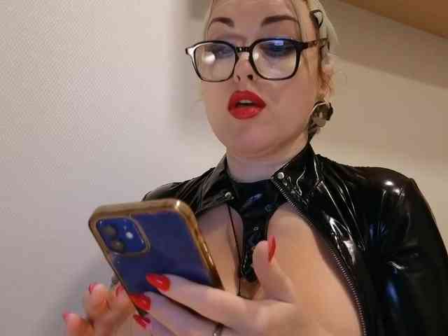 KateDarkstar webcam