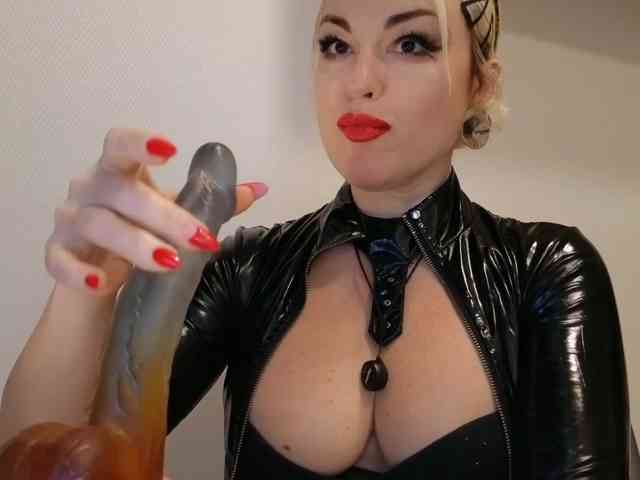 KateDarkstar webcam