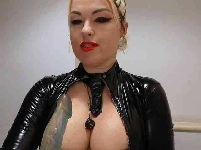 KateDarkstar webcam