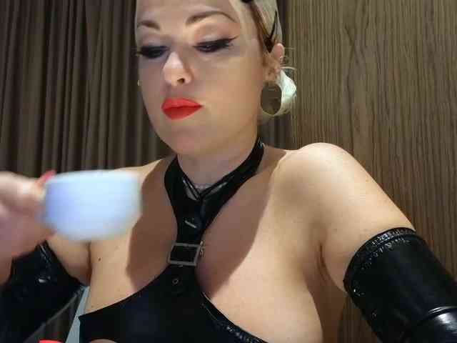 KateDarkstar webcam