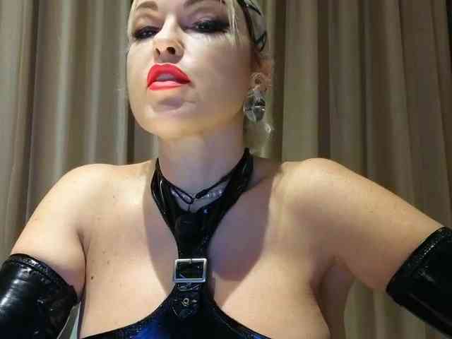 KateDarkstar webcam