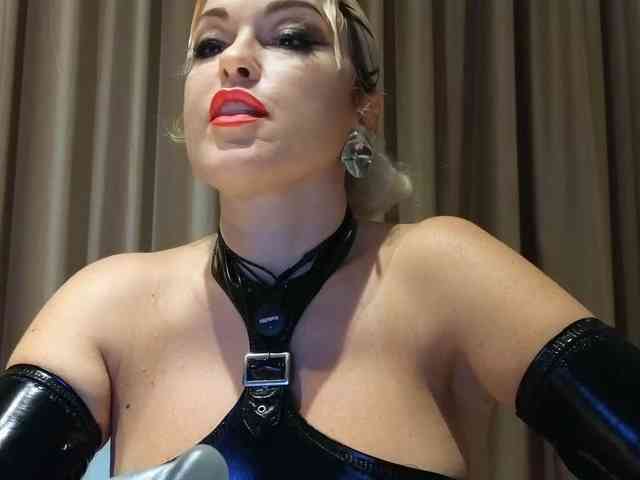 KateDarkstar webcam