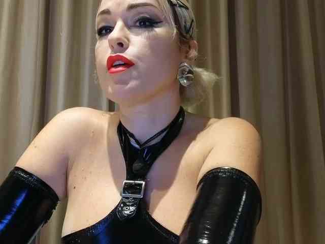 KateDarkstar webcam