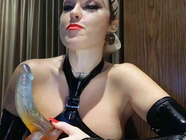 KateDarkstar webcam