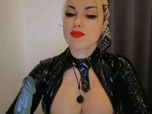 KateDarkstar webcam