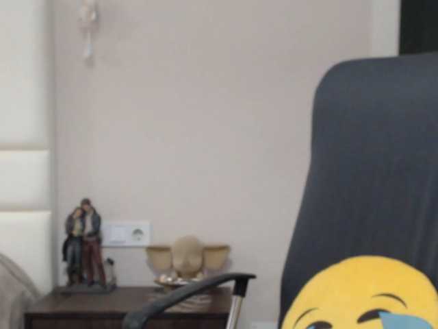 aniutkamau, en directo ahora en BongaCams
