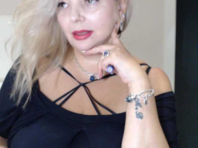 aniutkamau live cam on BongaCams