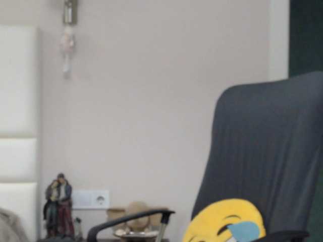 aniutkamau live cam preview