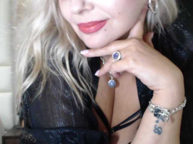aniutkamau live cam on BongaCams