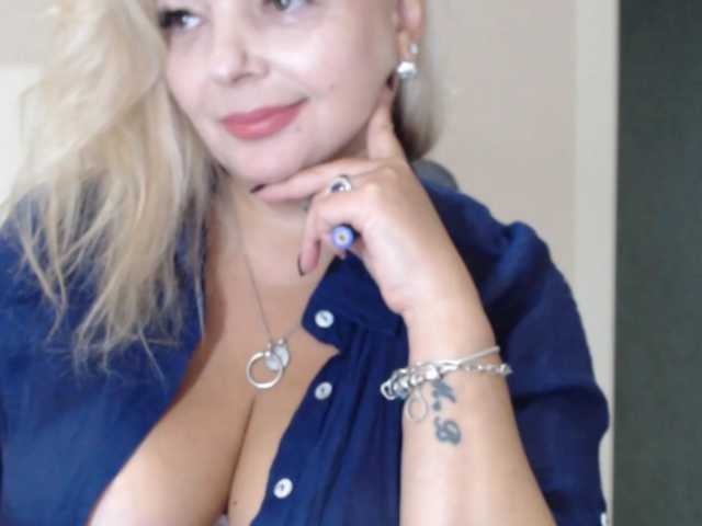 aniutkamau, en directo ahora en BongaCams