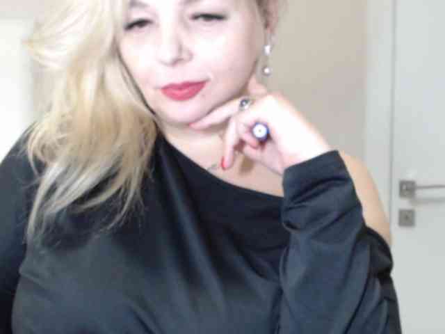 aniutkamau webcam