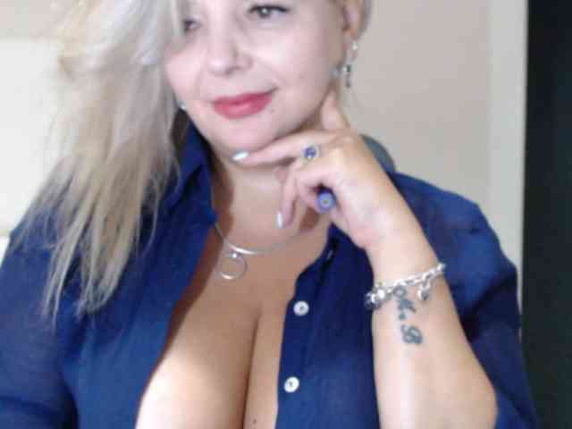 aniutkamau webcam