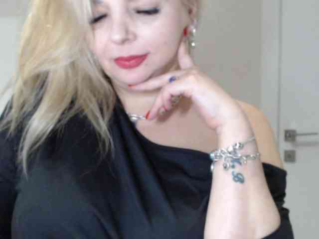 aniutkamau Live Webcam on BongaCams