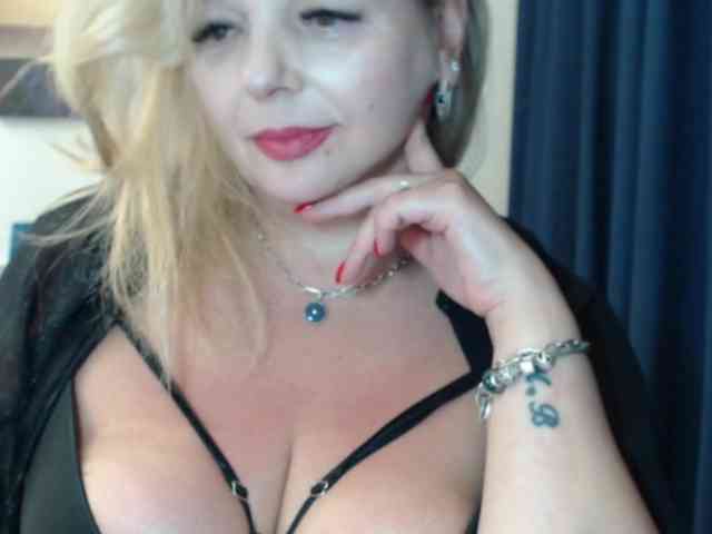 aniutkamau Live Webcam on BongaCams
