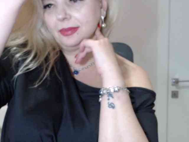 aniutkamau Live Webcam on BongaCams
