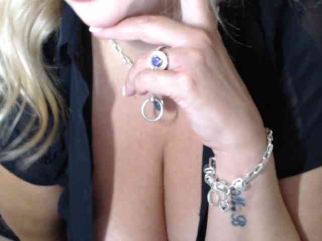 aniutkamau webcam